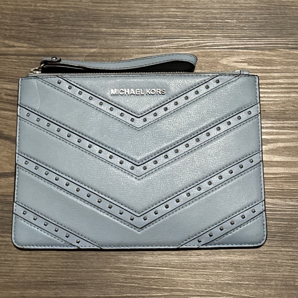 Michael Kors Ellis Zipper
Clutch Leather Studded Michael Kors Pearl Blue